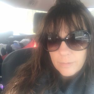 Meet your Posher, Kendra